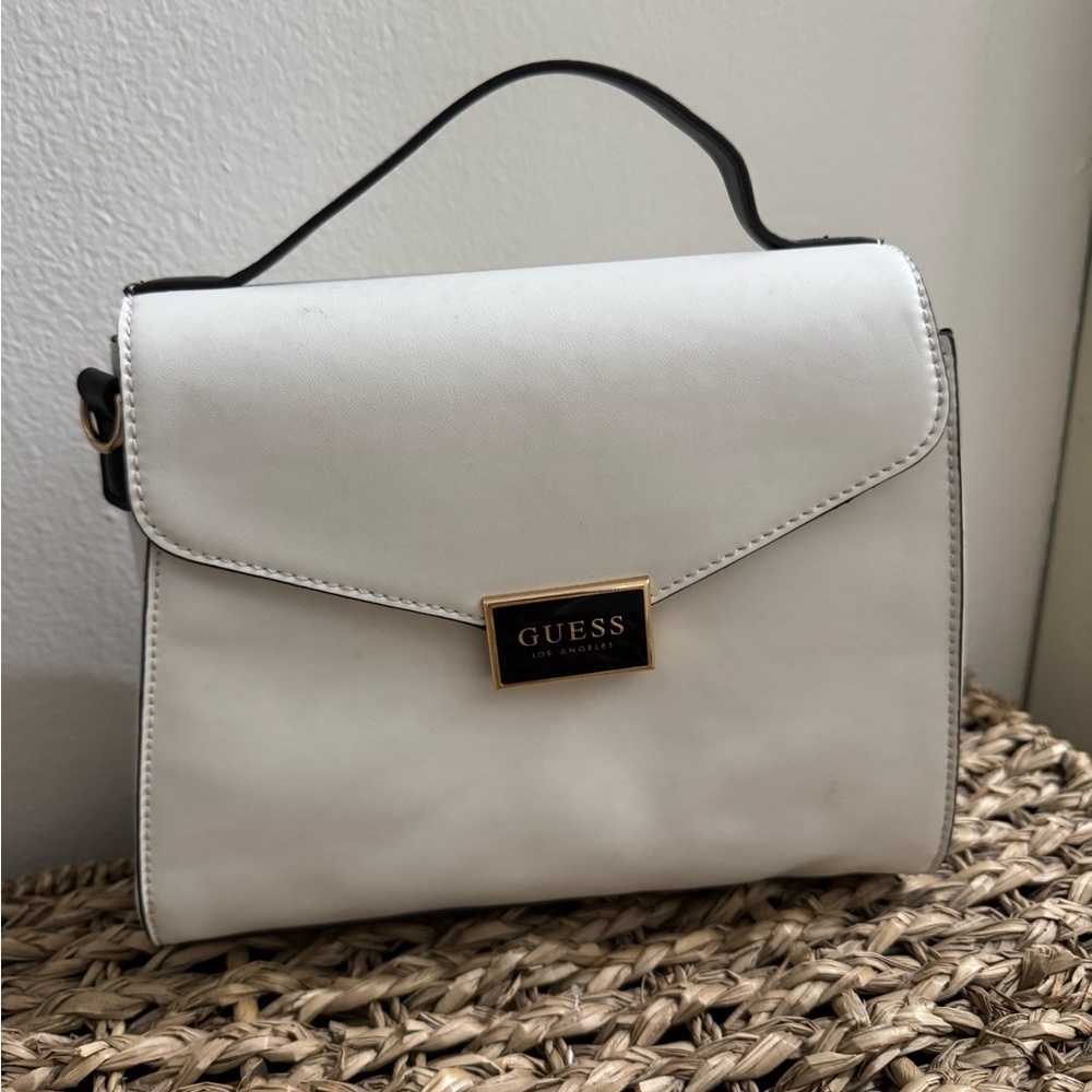 GUESS Elegant White purse crossbody